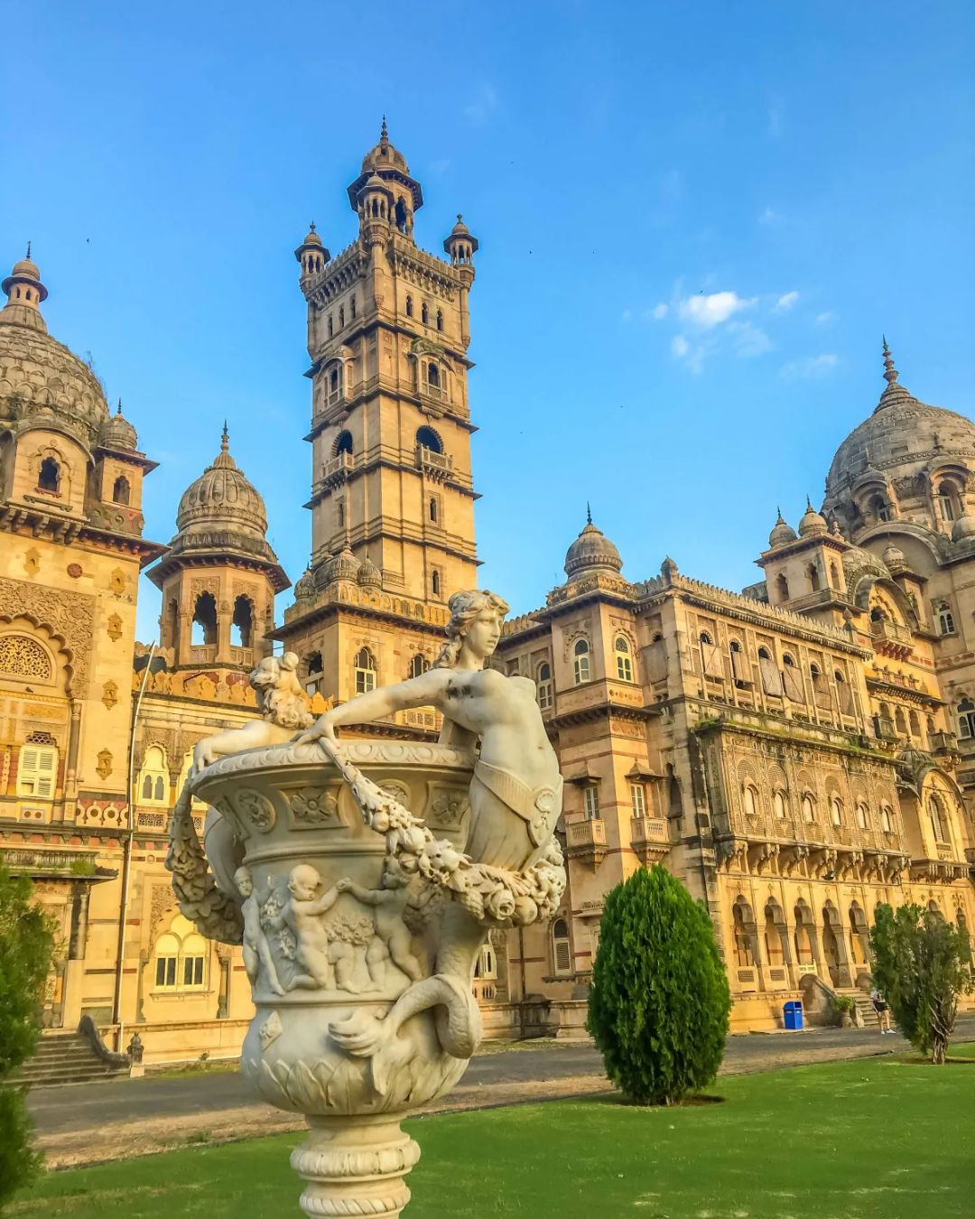 Best dietician in Vadodara - hero